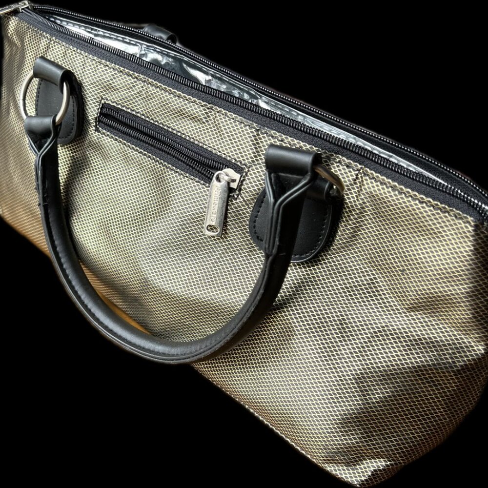 Black and Gold, Metallic Prime Ware Thermal Insulted Wine Clutch, Carry Tote.